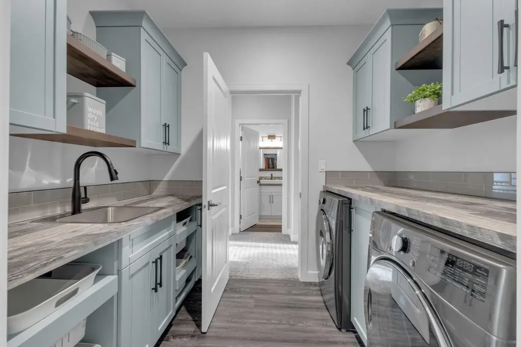 5 Leonard Close Sylvan Lake AB T4S 0E7