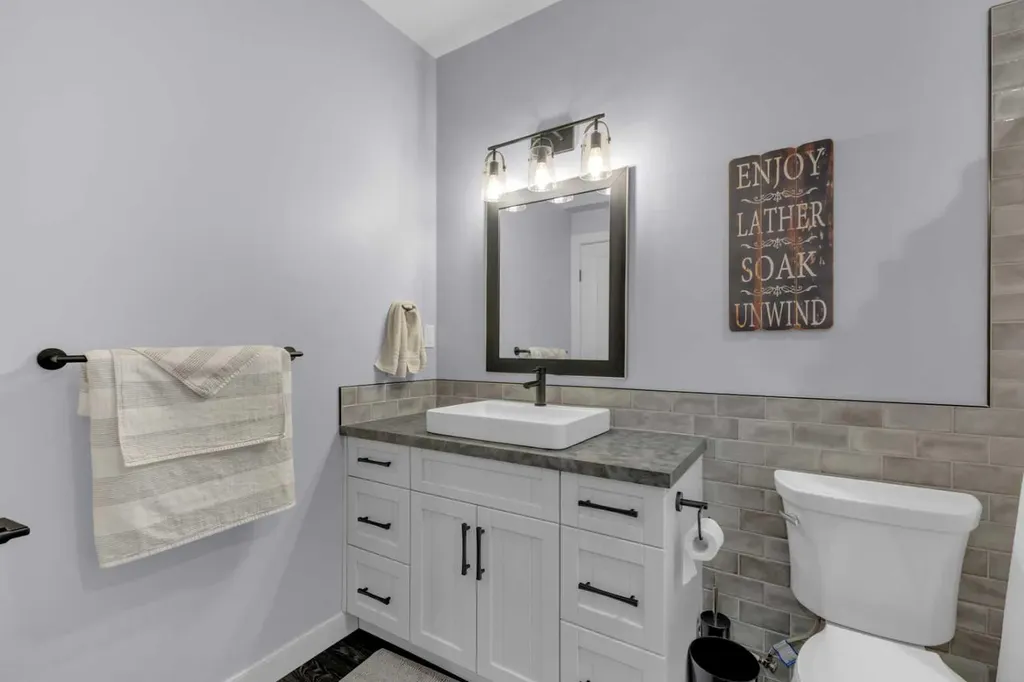 5 Leonard Close Sylvan Lake AB T4S 0E7
