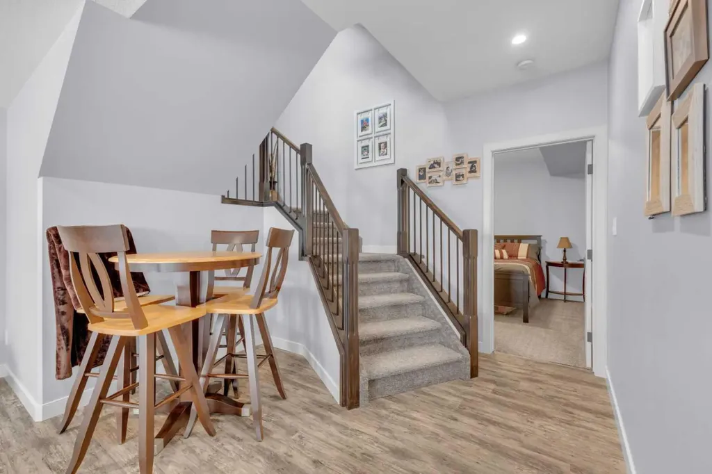 5 Leonard Close Sylvan Lake AB T4S 0E7