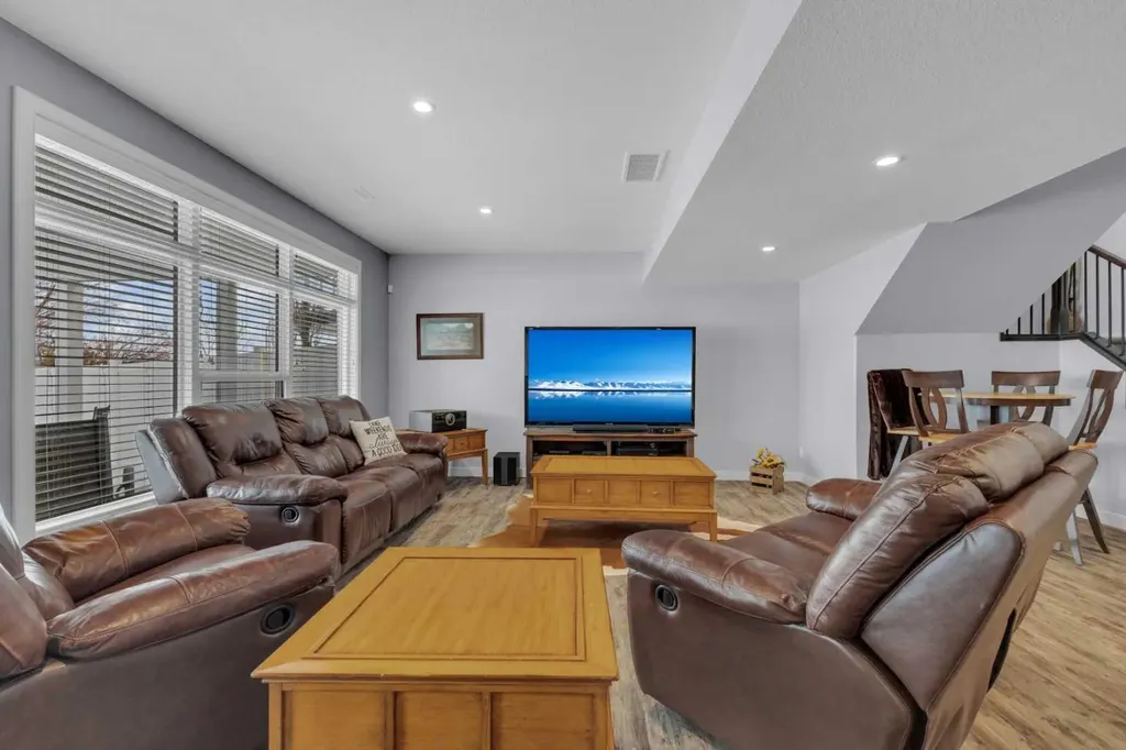 5 Leonard Close Sylvan Lake AB T4S 0E7