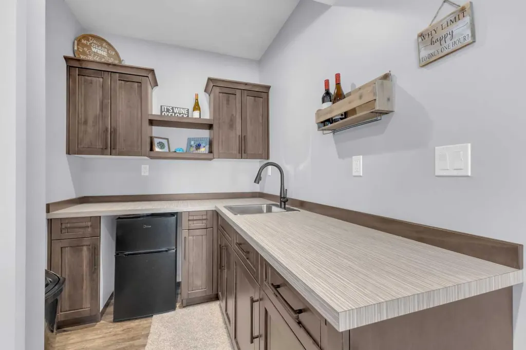 5 Leonard Close Sylvan Lake AB T4S 0E7