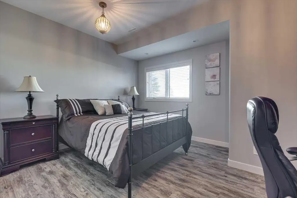 5 Leonard Close Sylvan Lake AB T4S 0E7