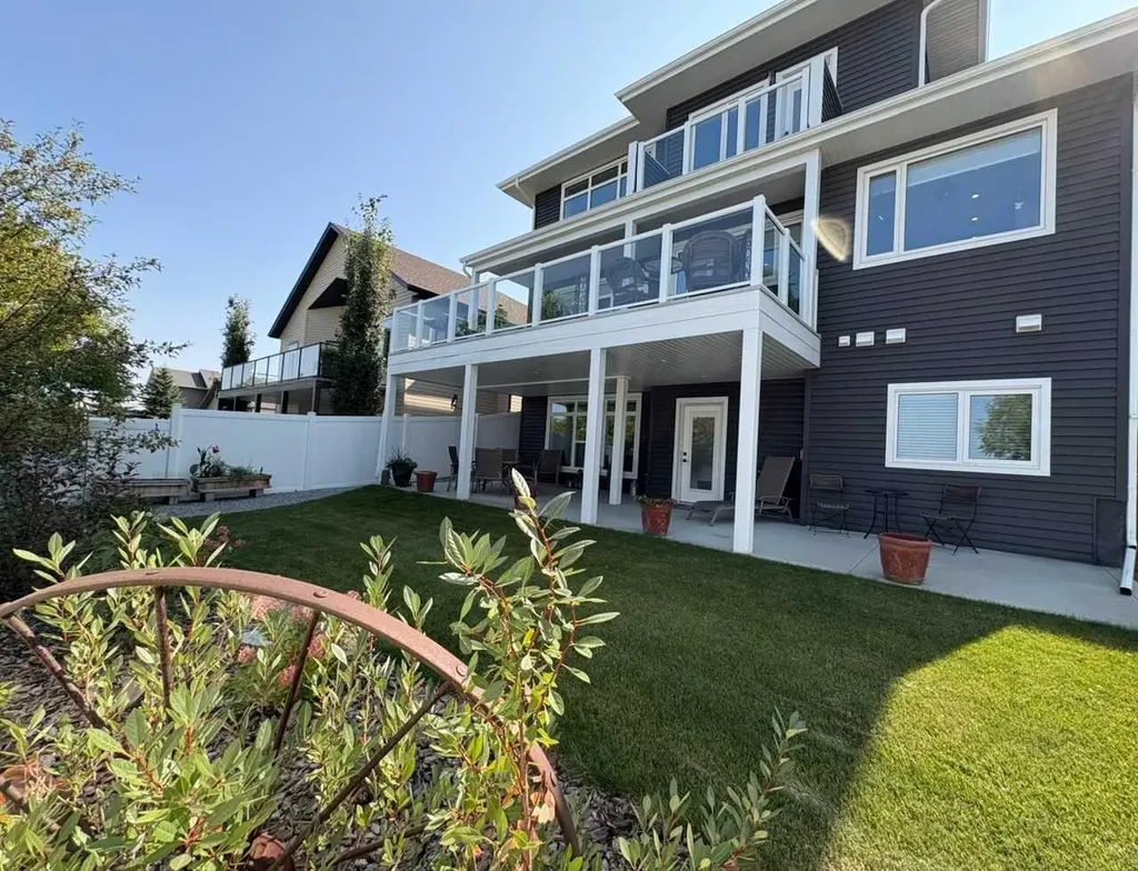5 Leonard Close Sylvan Lake AB T4S 0E7