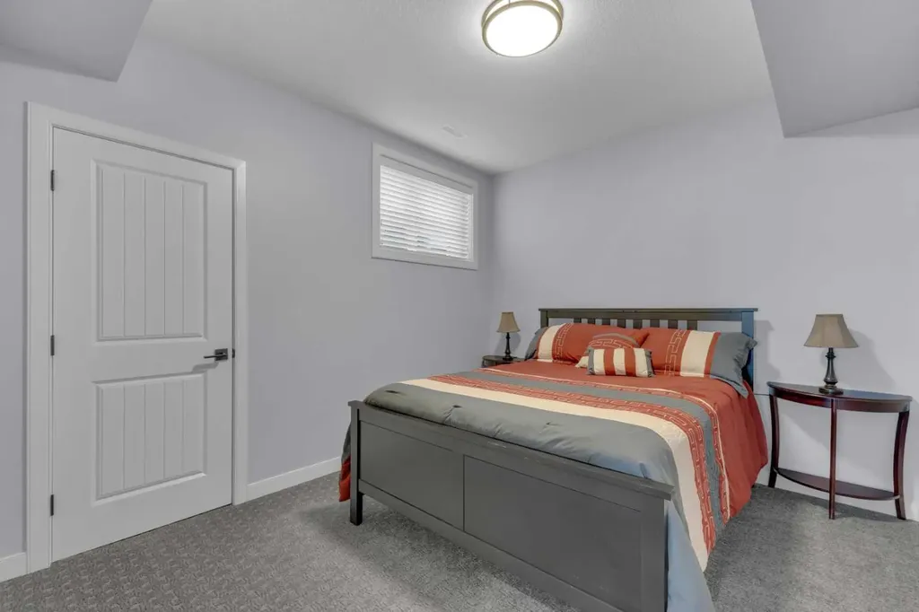 5 Leonard Close Sylvan Lake AB T4S 0E7