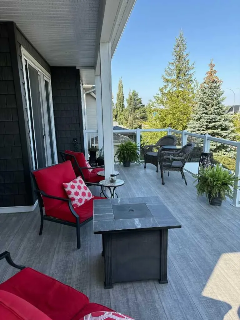 5 Leonard Close Sylvan Lake AB T4S 0E7