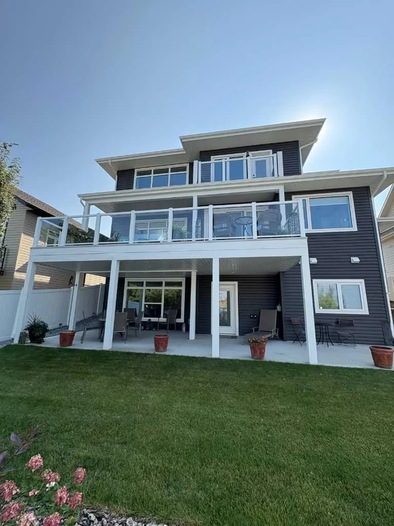 5 Leonard Close Sylvan Lake AB T4S 0E7