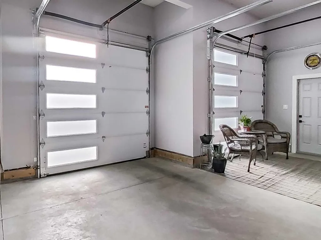 5 Leonard Close Sylvan Lake AB T4S 0E7