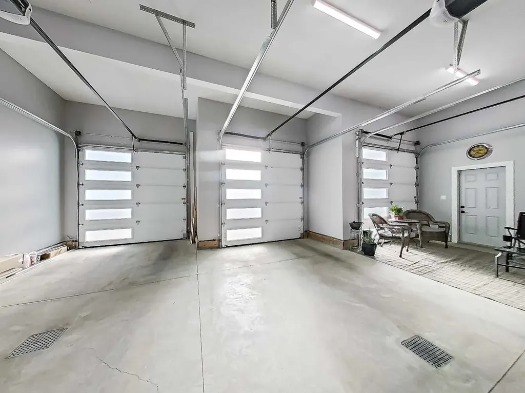 5 Leonard Close Sylvan Lake AB T4S 0E7