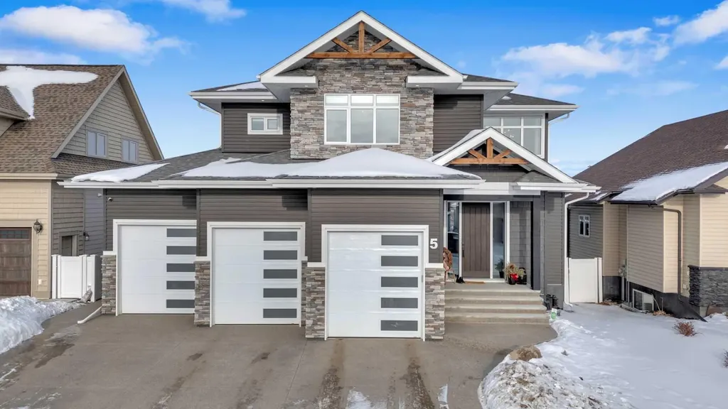 5 Leonard Close Sylvan Lake AB T4S 0E7