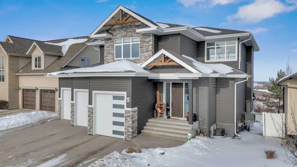 5 Leonard Close Sylvan Lake AB T4S 0E7