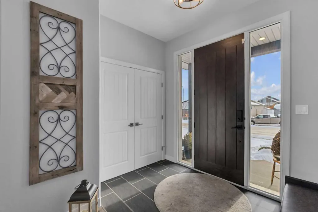 5 Leonard Close Sylvan Lake AB T4S 0E7