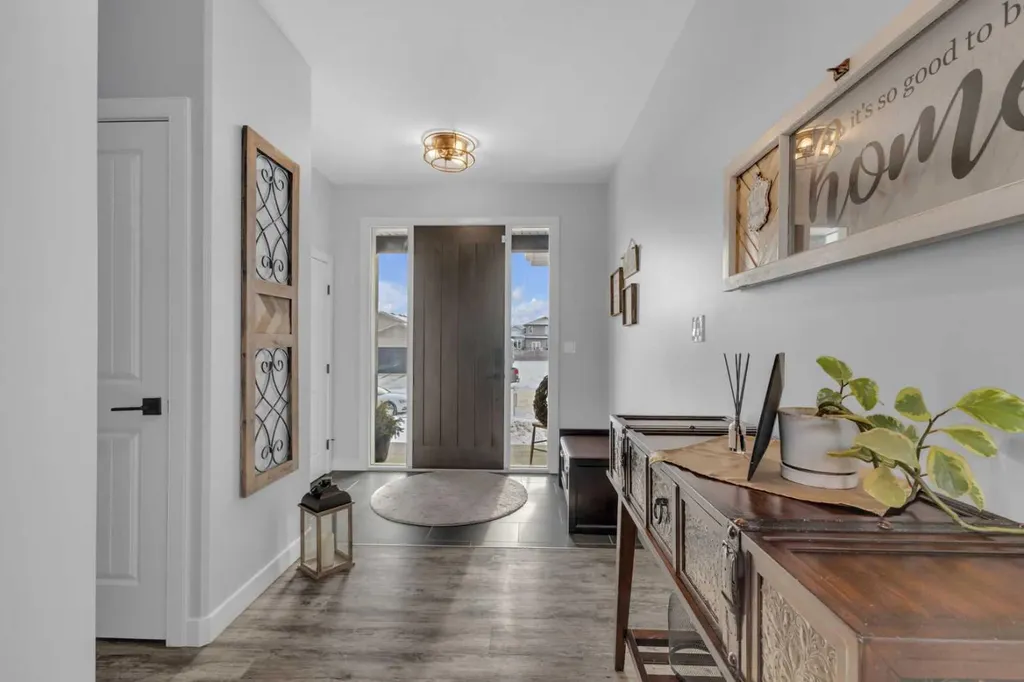 5 Leonard Close Sylvan Lake AB T4S 0E7