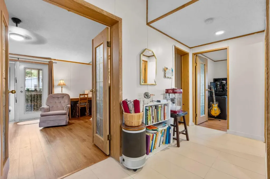 3223 83 Street Calgary AB T3B 5M7