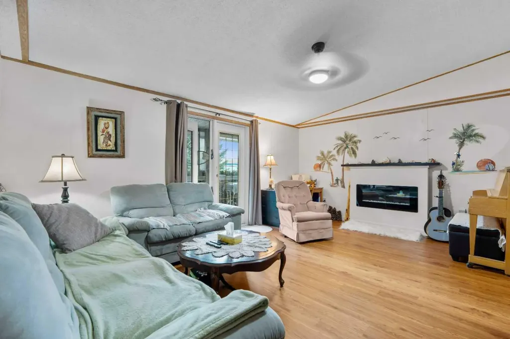 3223 83 Street Calgary AB T3B 5M7