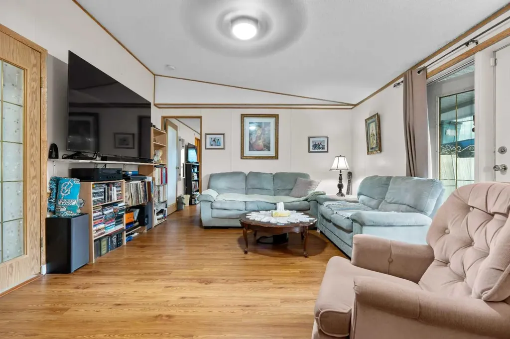 3223 83 Street Calgary AB T3B 5M7