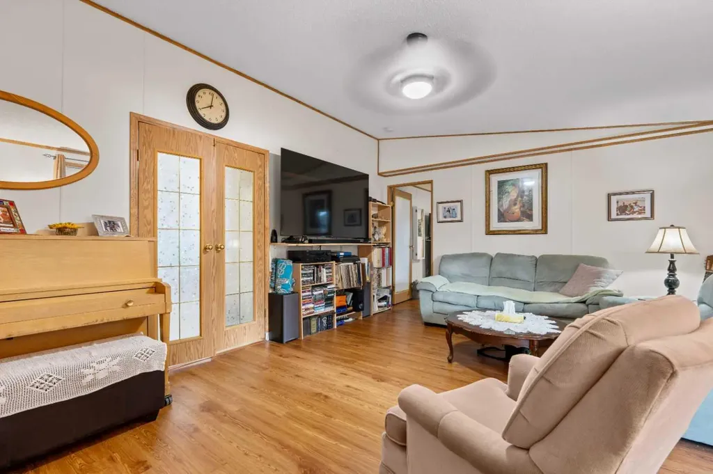 3223 83 Street Calgary AB T3B 5M7