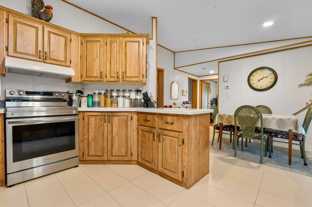 3223 83 Street Calgary AB T3B 5M7