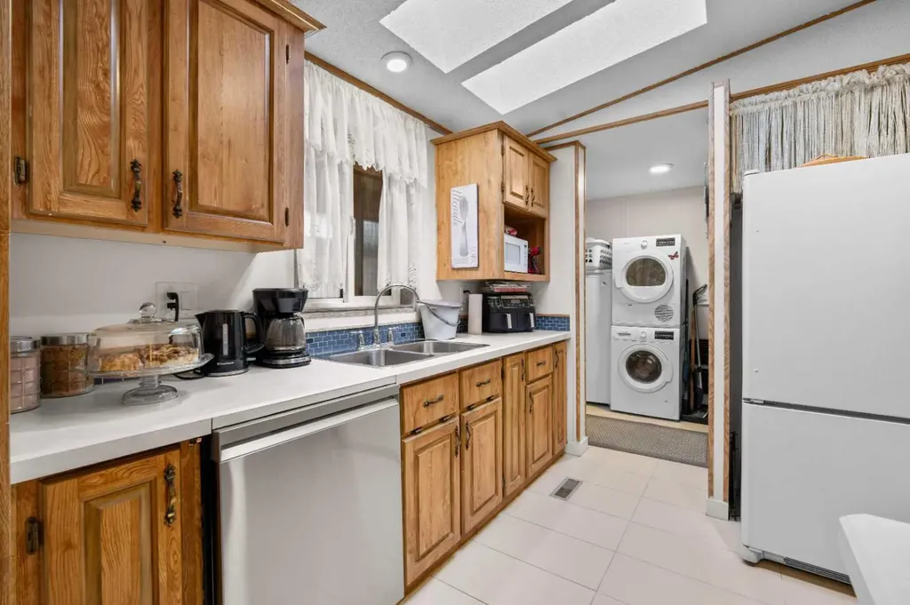 3223 83 Street Calgary AB T3B 5M7