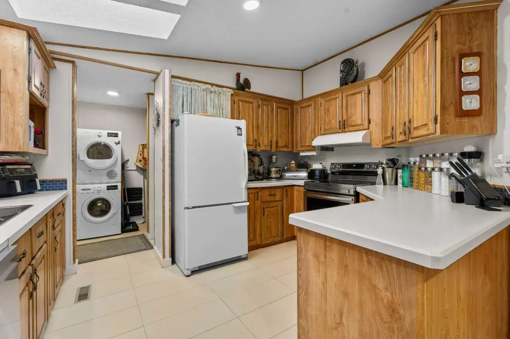 3223 83 Street Calgary AB T3B 5M7