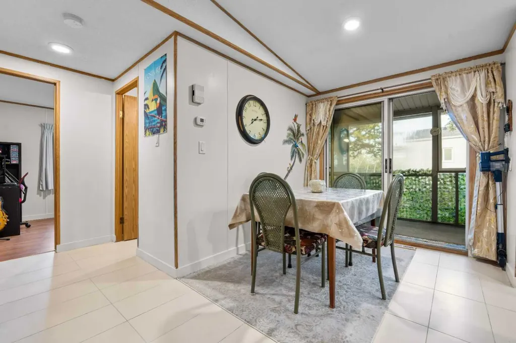 3223 83 Street Calgary AB T3B 5M7