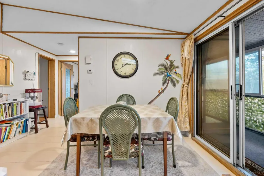 3223 83 Street Calgary AB T3B 5M7