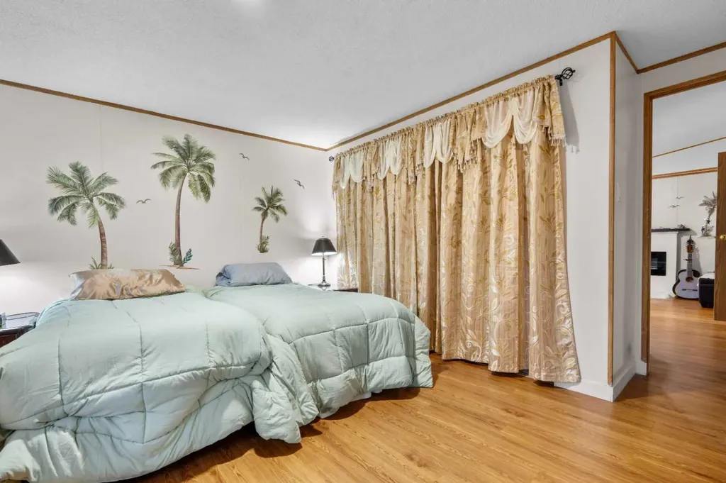 3223 83 Street Calgary AB T3B 5M7