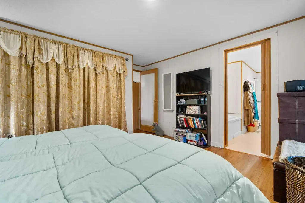 3223 83 Street Calgary AB T3B 5M7