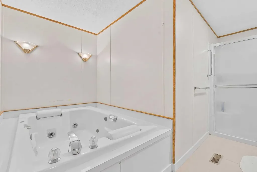 3223 83 Street Calgary AB T3B 5M7