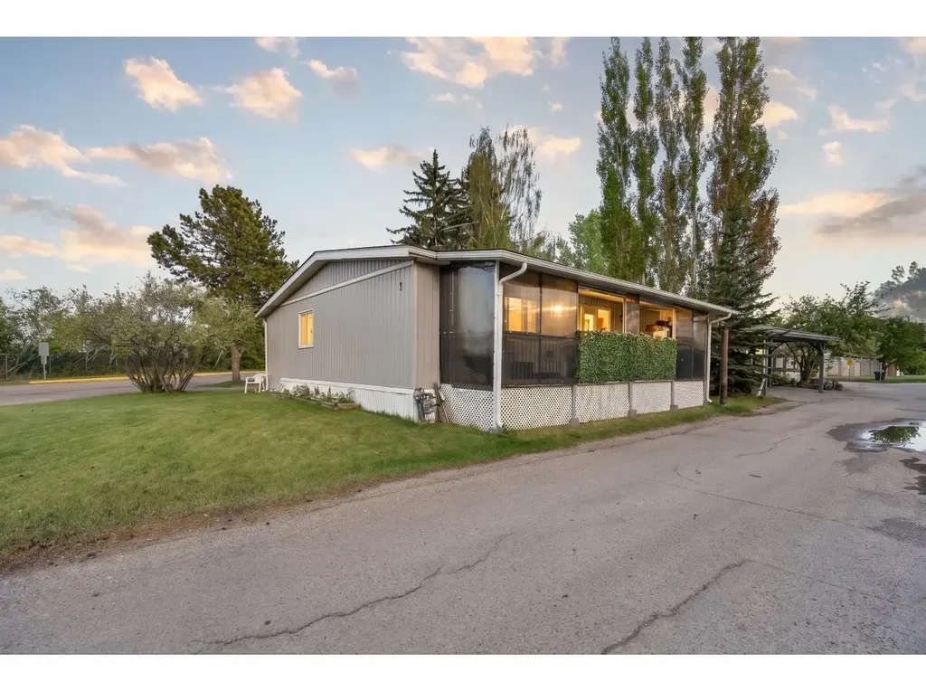 3223 83 Street Calgary AB T3B 5M7