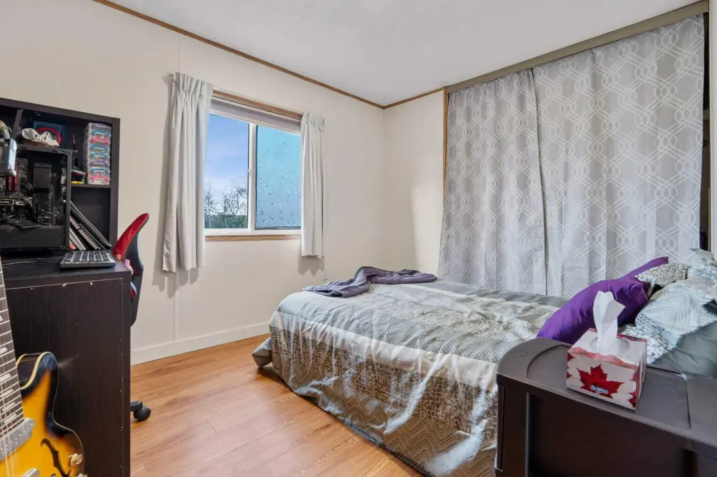 3223 83 Street Calgary AB T3B 5M7