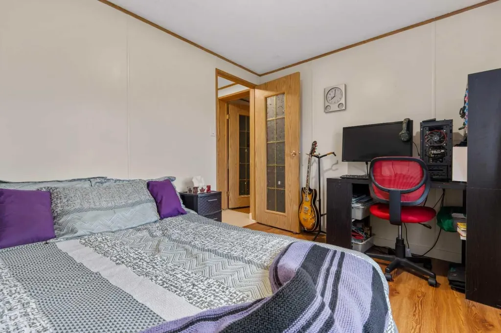3223 83 Street Calgary AB T3B 5M7