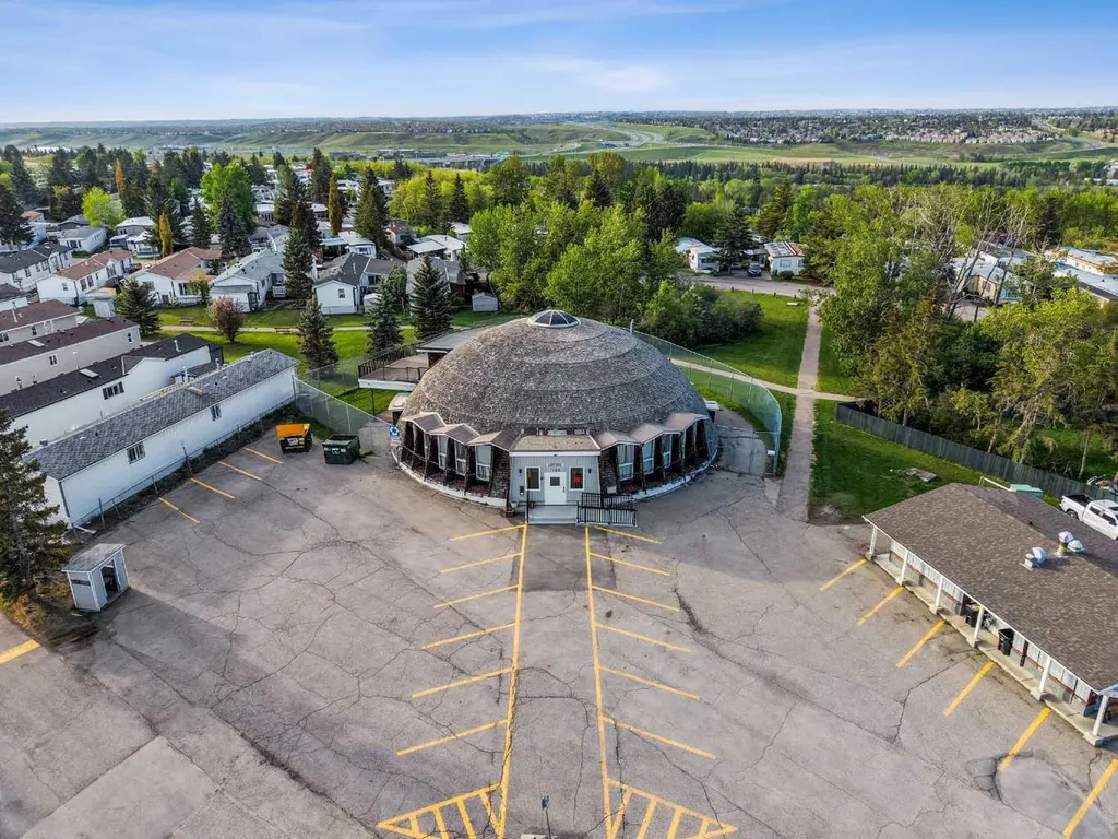 3223 83 Street Calgary AB T3B 5M7