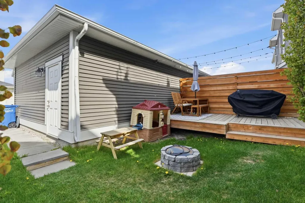 144 South Point Court SW Airdrie AB T4B4K9