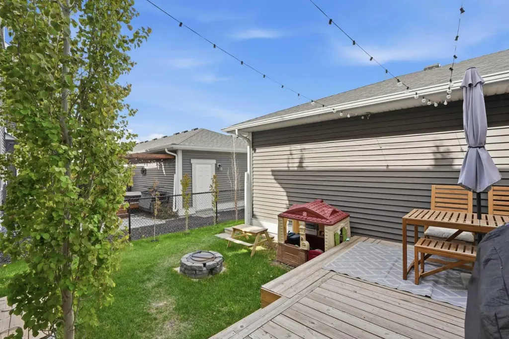 144 South Point Court SW Airdrie AB T4B4K9