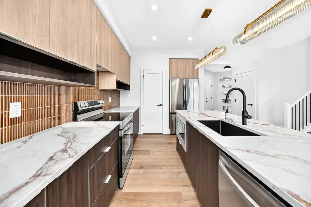 226 Greystone Boulevard Cochrane AB T4C 3K3
