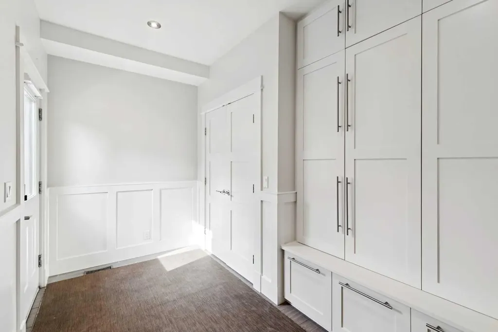 3237 7 Street SW Calgary AB T2T 2X8