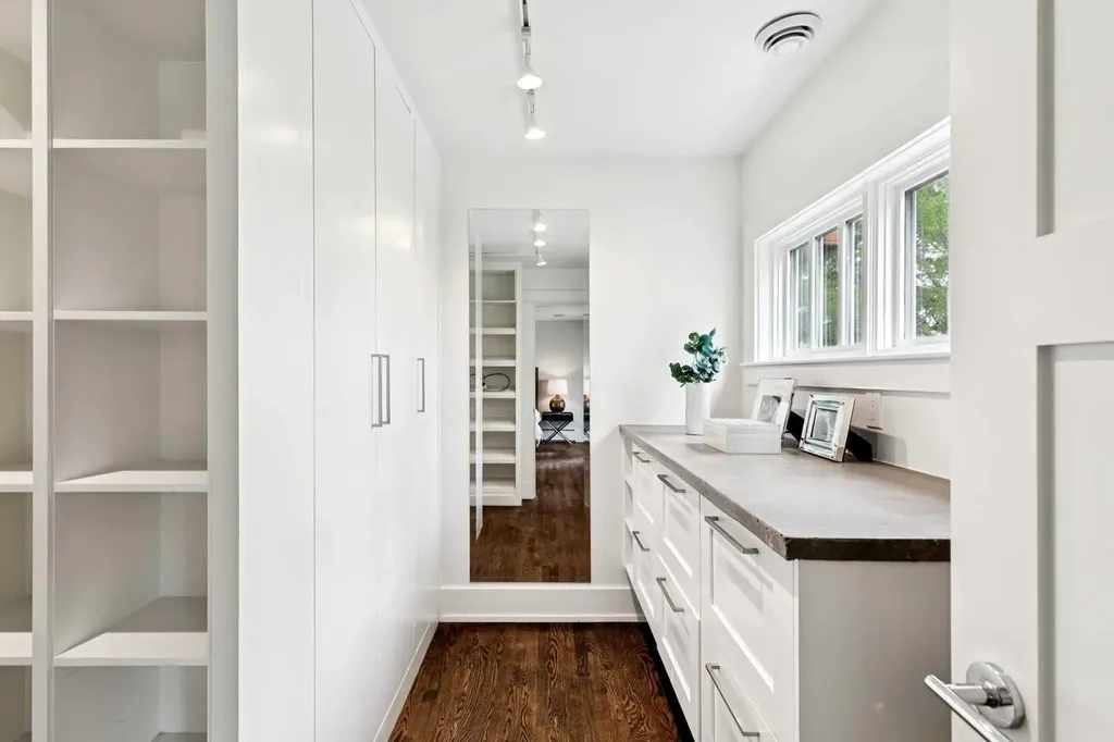 3237 7 Street SW Calgary AB T2T 2X8