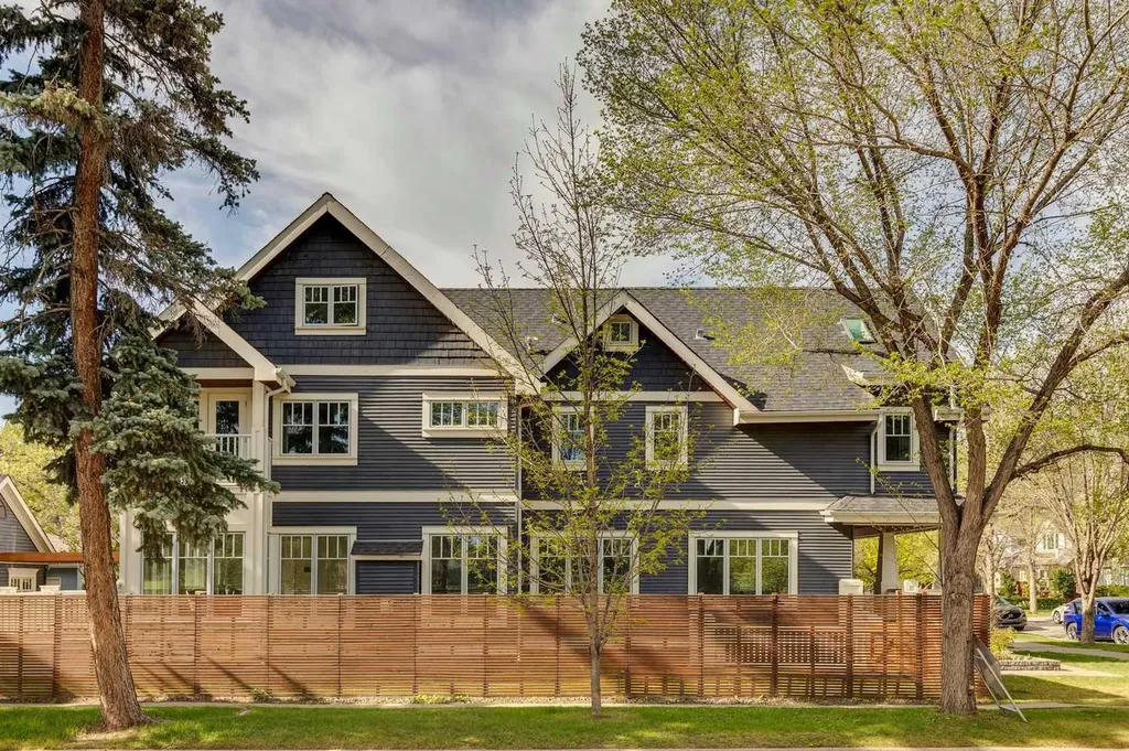 3237 7 Street SW Calgary AB T2T 2X8