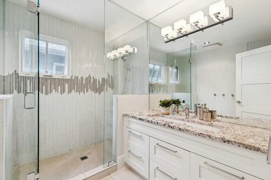3237 7 Street SW Calgary AB T2T 2X8