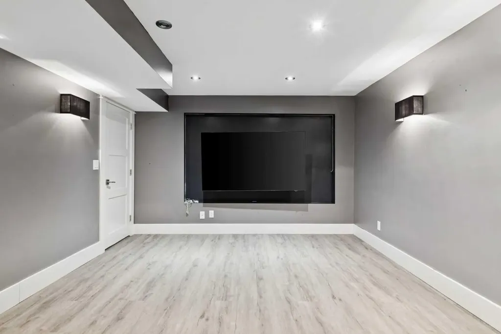 3237 7 Street SW Calgary AB T2T 2X8
