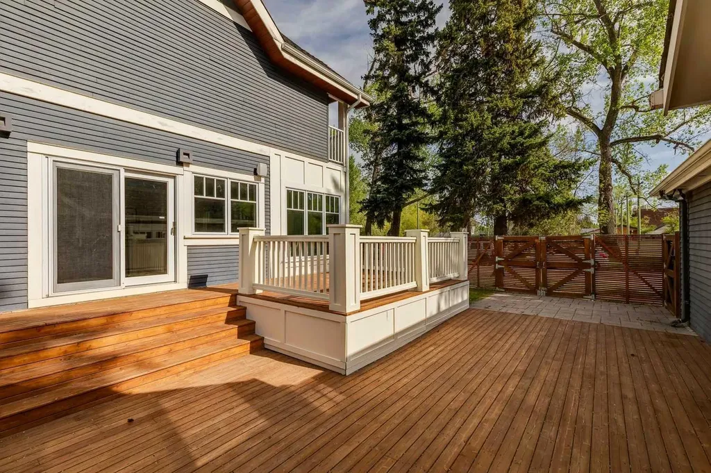 3237 7 Street SW Calgary AB T2T 2X8