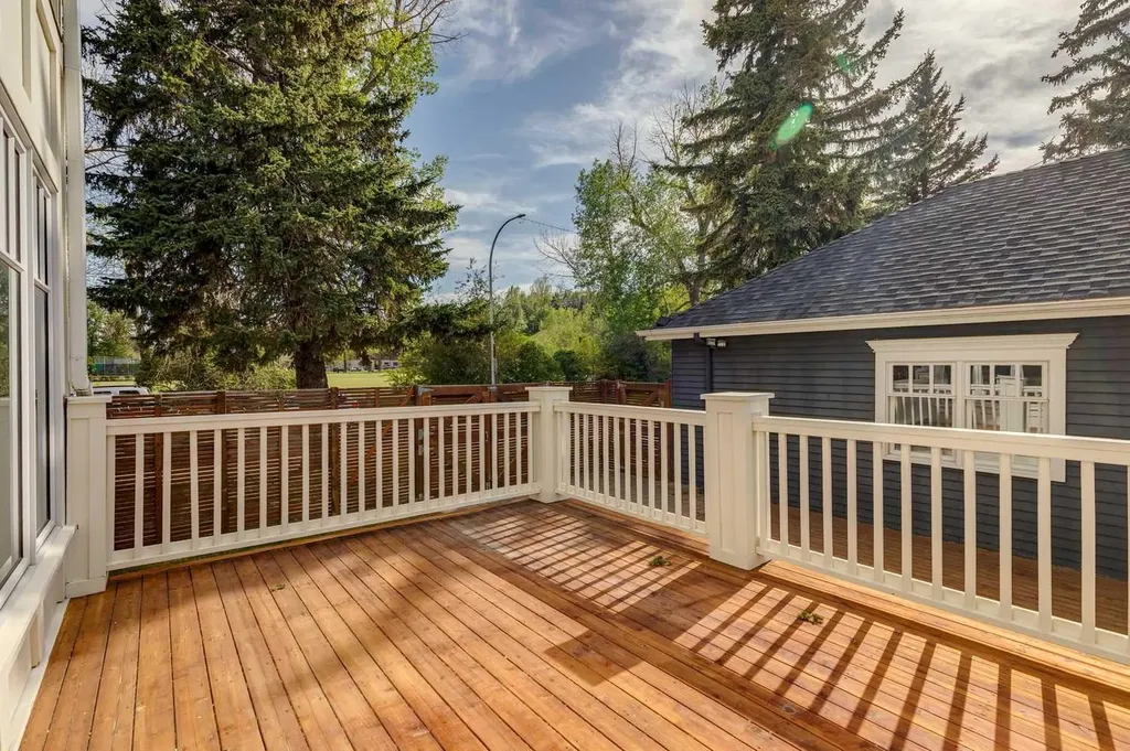 3237 7 Street SW Calgary AB T2T 2X8