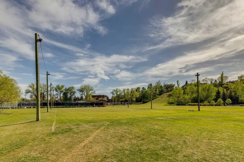 3237 7 Street SW Calgary AB T2T 2X8