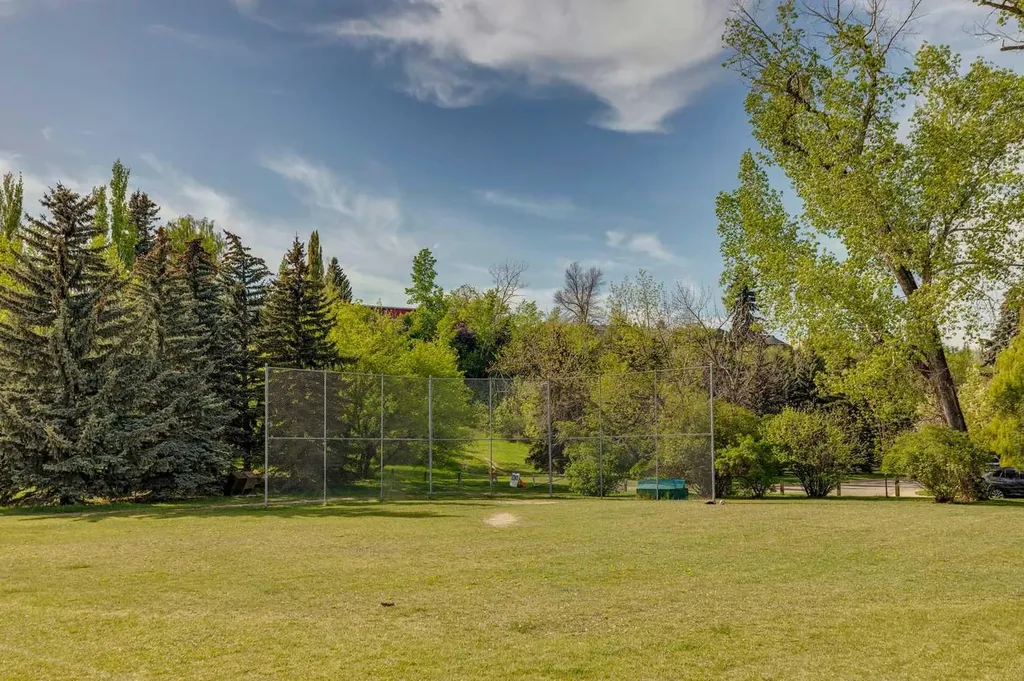 3237 7 Street SW Calgary AB T2T 2X8