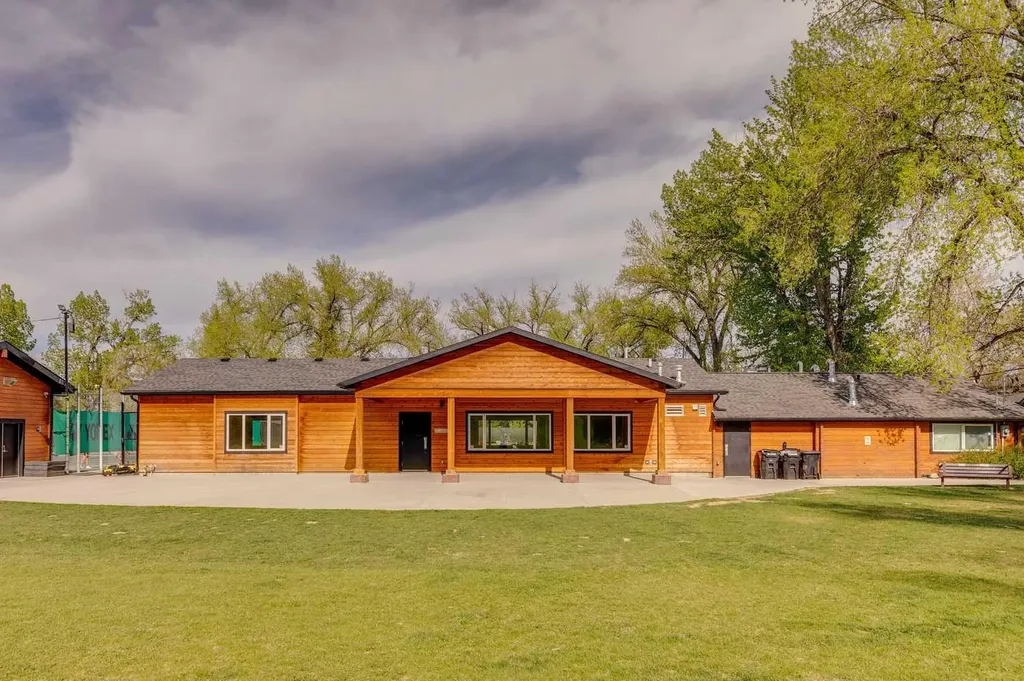 3237 7 Street SW Calgary AB T2T 2X8
