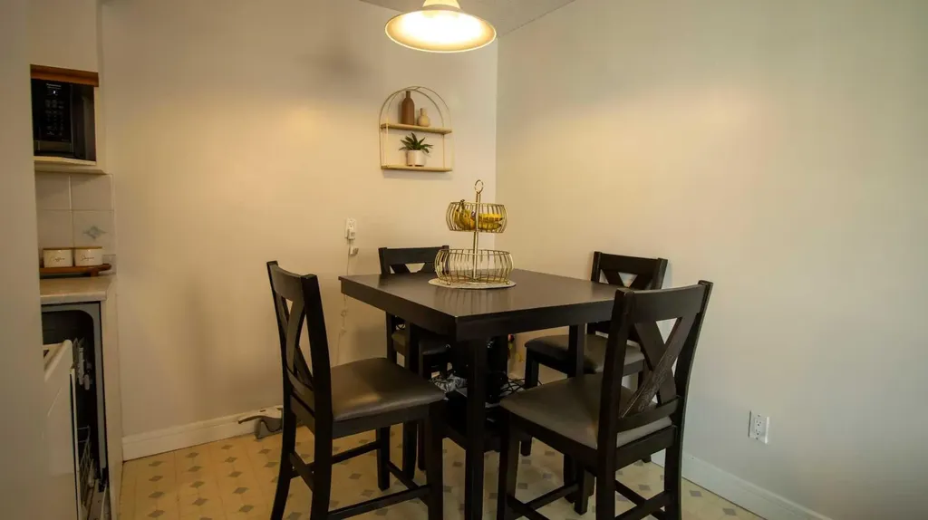 1111 15 Avenue SW Calgary AB T2R 0S5