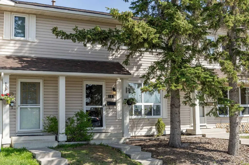 165 Woodmont Terrace SW Calgary AB T2W 4Z4