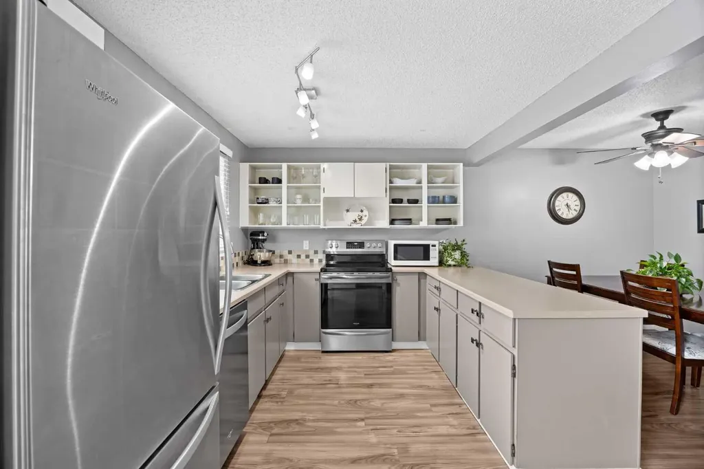 165 Woodmont Terrace SW Calgary AB T2W 4Z4