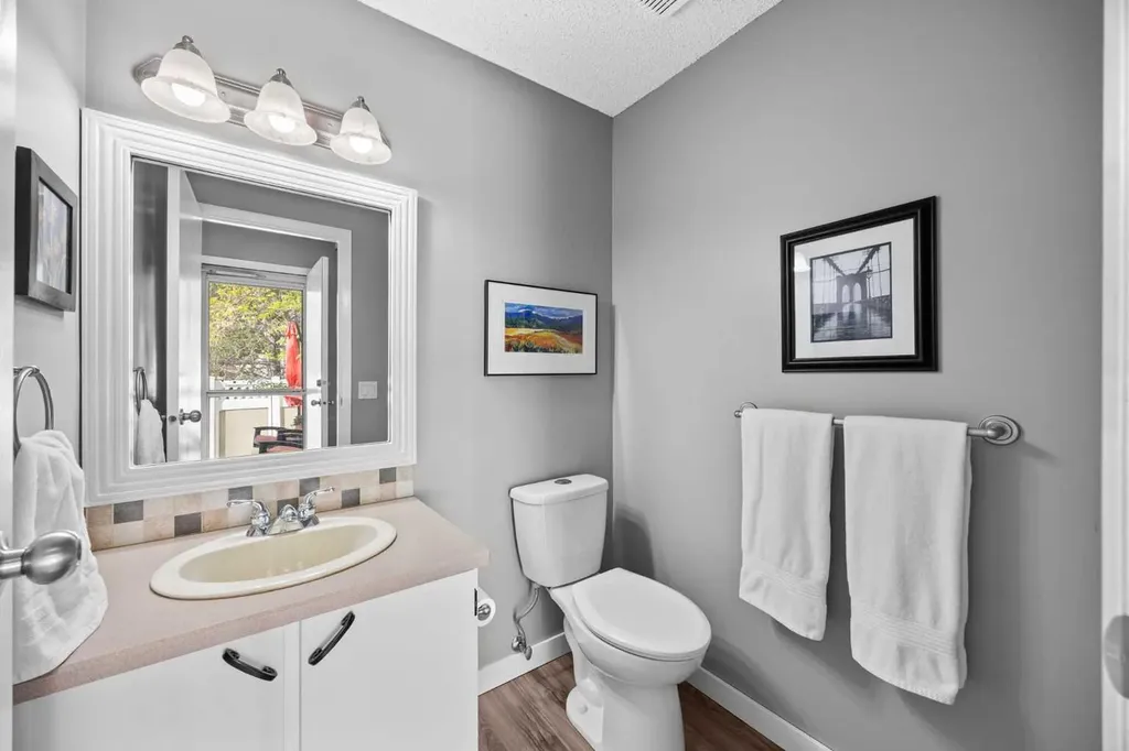 165 Woodmont Terrace SW Calgary AB T2W 4Z4