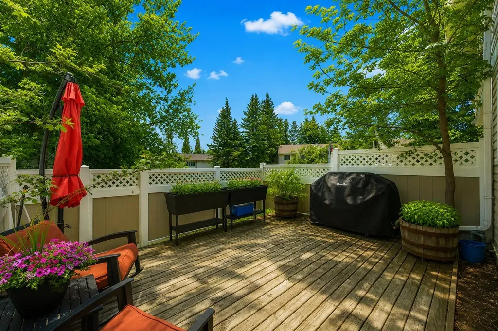 165 Woodmont Terrace SW Calgary AB T2W 4Z4